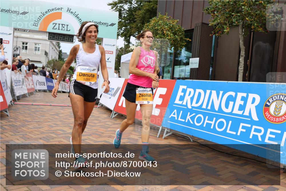 31.08.2025 - 21. Blankeneser Heldenlauf Strokosch-Dieckow http://msf.ph/oto/8700043 31.08.2025 12:40:43 Ziel 5435, 5636, 5289, 4152 meine-sportfotos.de