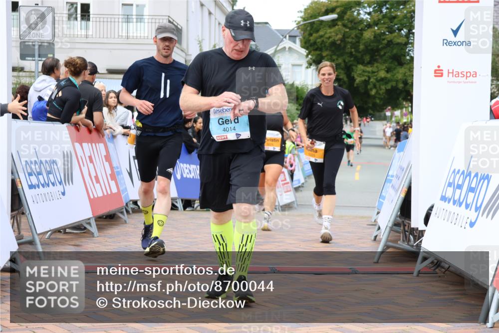 31.08.2025 - 21. Blankeneser Heldenlauf Strokosch-Dieckow http://msf.ph/oto/8700044 31.08.2025 12:53:29 Ziel 5025, 5026, 5557, 4014 meine-sportfotos.de