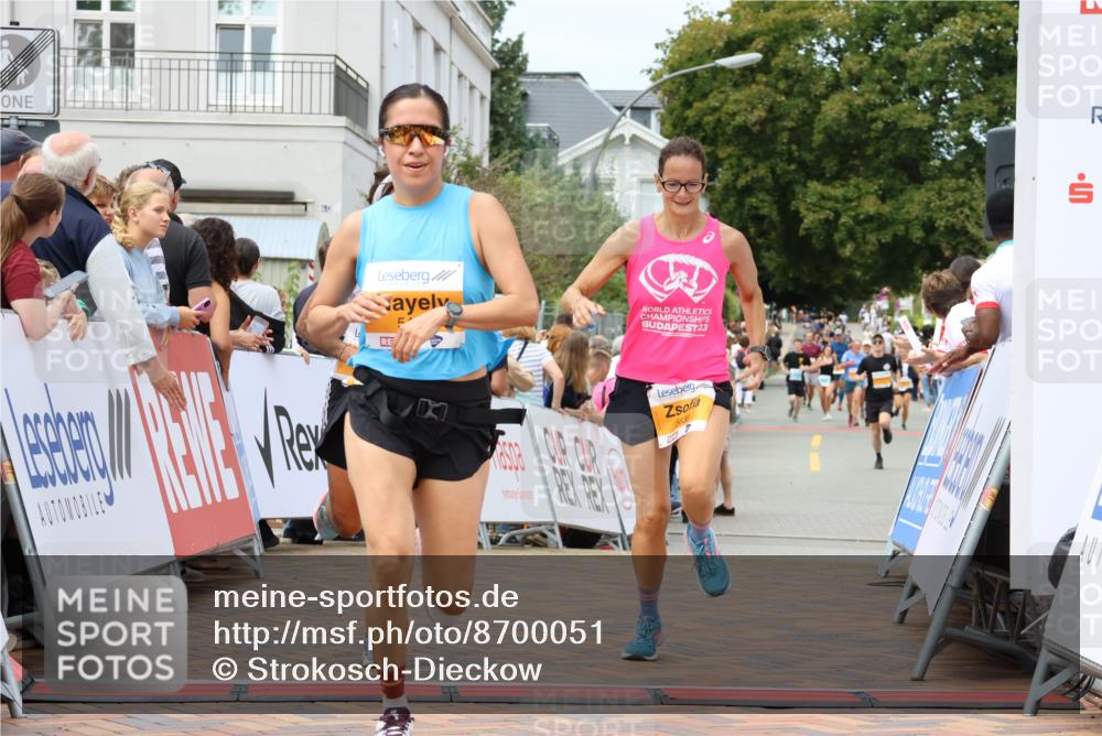 31.08.2025 - 21. Blankeneser Heldenlauf Strokosch-Dieckow http://msf.ph/oto/8700051 31.08.2025 12:40:40 Ziel 5435, 5636, 5289, 4152 meine-sportfotos.de
