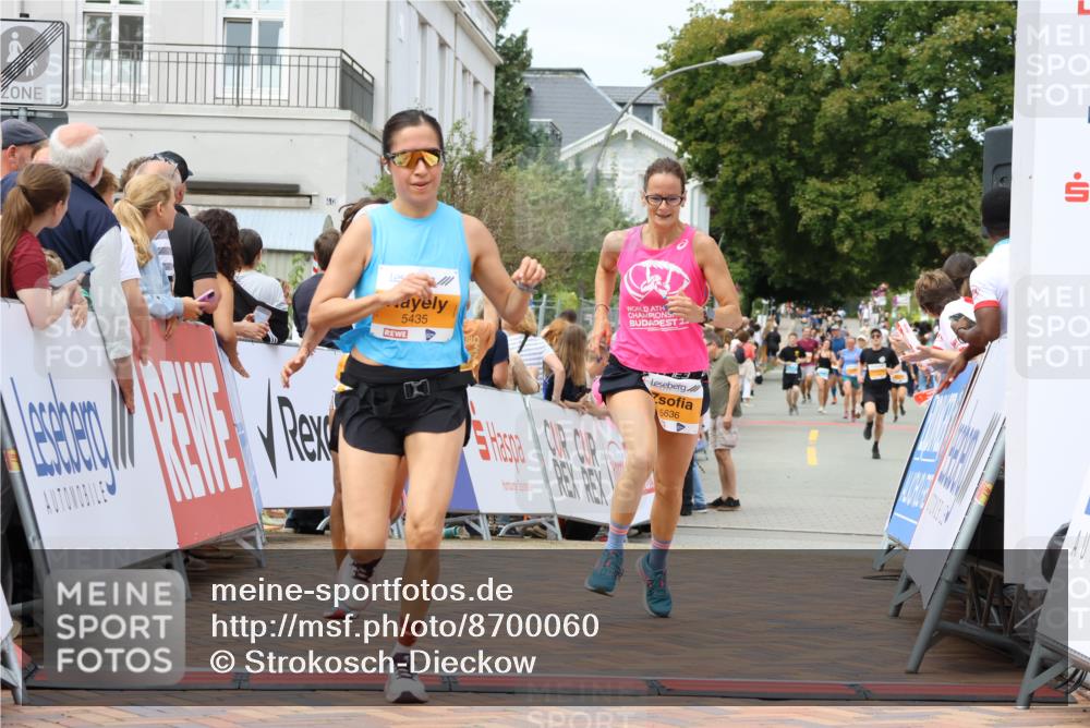 31.08.2025 - 21. Blankeneser Heldenlauf Strokosch-Dieckow http://msf.ph/oto/8700060 31.08.2025 12:40:40 Ziel 5435, 5636, 5289, 4152 meine-sportfotos.de