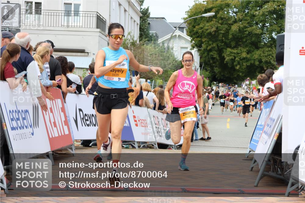 31.08.2025 - 21. Blankeneser Heldenlauf Strokosch-Dieckow http://msf.ph/oto/8700064 31.08.2025 12:40:40 Ziel 5435, 5636, 5289, 4152 meine-sportfotos.de