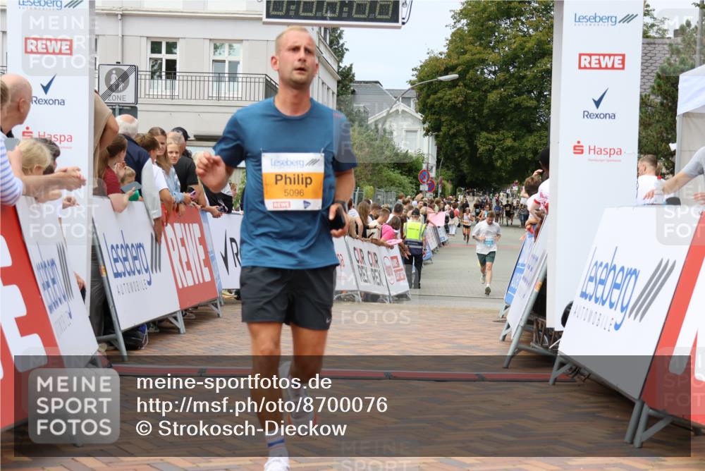 31.08.2025 - 21. Blankeneser Heldenlauf Strokosch-Dieckow http://msf.ph/oto/8700076 31.08.2025 12:40:27 Ziel 5096, 5449, 5351, 5645 meine-sportfotos.de