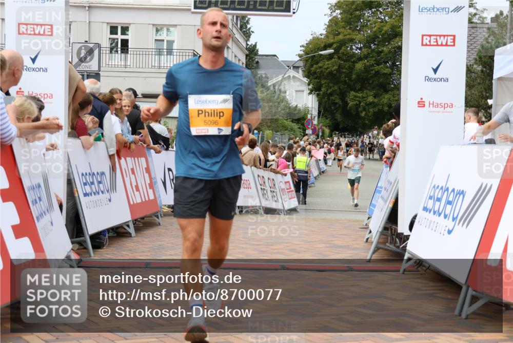 31.08.2025 - 21. Blankeneser Heldenlauf Strokosch-Dieckow http://msf.ph/oto/8700077 31.08.2025 12:40:27 Ziel 5096, 5449, 5351, 5645 meine-sportfotos.de