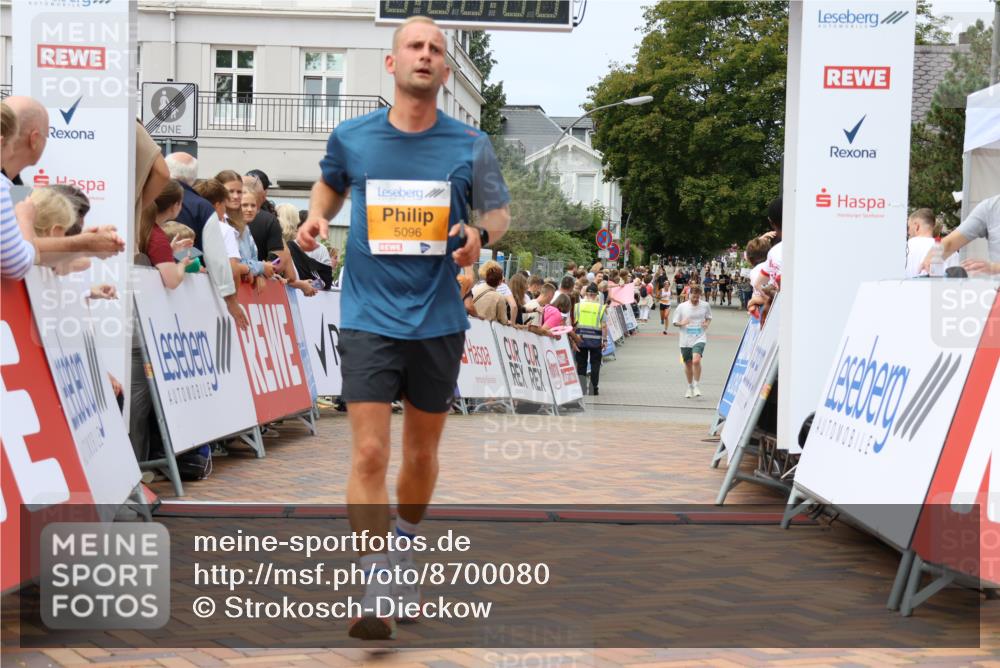 31.08.2025 - 21. Blankeneser Heldenlauf Strokosch-Dieckow http://msf.ph/oto/8700080 31.08.2025 12:40:27 Ziel 5096, 5449, 5351, 5645 meine-sportfotos.de
