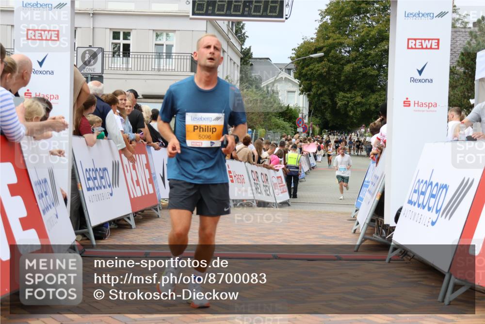 31.08.2025 - 21. Blankeneser Heldenlauf Strokosch-Dieckow http://msf.ph/oto/8700083 31.08.2025 12:40:27 Ziel 5096, 5449, 5351, 5645 meine-sportfotos.de