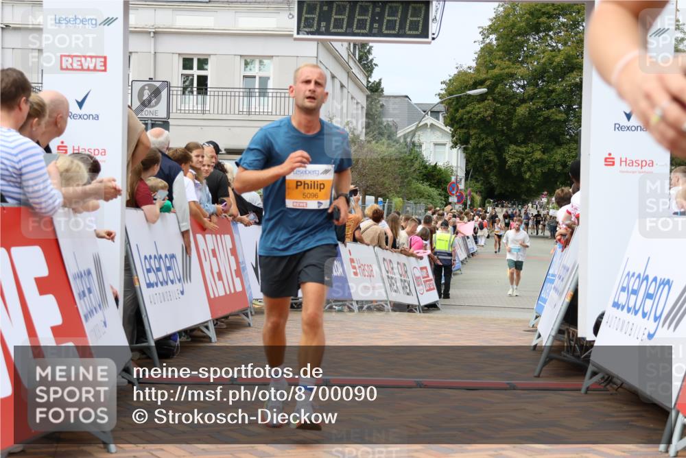 31.08.2025 - 21. Blankeneser Heldenlauf Strokosch-Dieckow http://msf.ph/oto/8700090 31.08.2025 12:40:27 Ziel 5096, 5449, 5351, 5645 meine-sportfotos.de