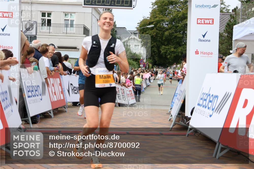 31.08.2025 - 21. Blankeneser Heldenlauf Strokosch-Dieckow http://msf.ph/oto/8700092 31.08.2025 12:40:25 Ziel 5096, 5449, 5351, 5645 meine-sportfotos.de