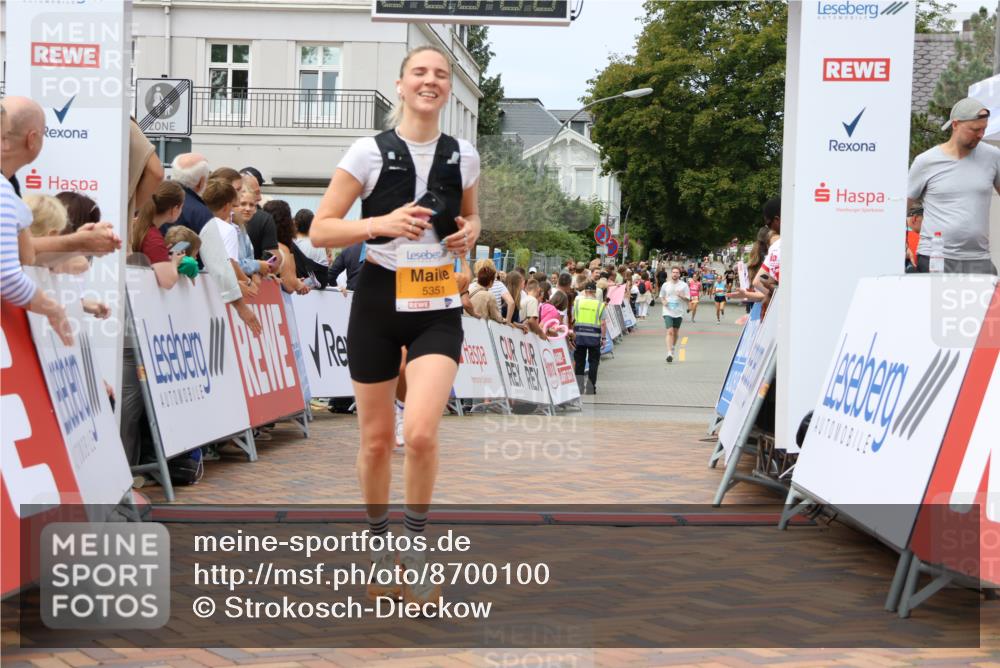 31.08.2025 - 21. Blankeneser Heldenlauf Strokosch-Dieckow http://msf.ph/oto/8700100 31.08.2025 12:40:24 Ziel 5096, 5449, 5351, 5645 meine-sportfotos.de