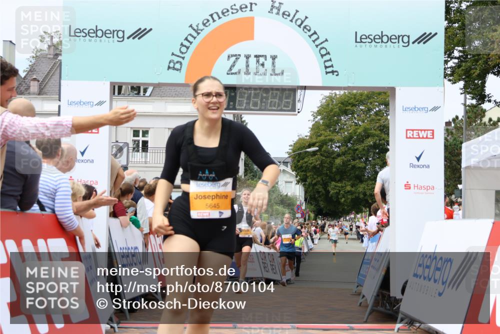 31.08.2025 - 21. Blankeneser Heldenlauf Strokosch-Dieckow http://msf.ph/oto/8700104 31.08.2025 12:40:21 Ziel 5449, 5351, 5645 meine-sportfotos.de