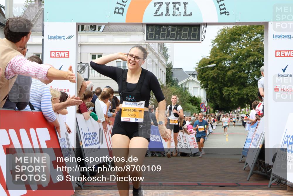 31.08.2025 - 21. Blankeneser Heldenlauf Strokosch-Dieckow http://msf.ph/oto/8700109 31.08.2025 12:40:21 Ziel 5449, 5351, 5645 meine-sportfotos.de