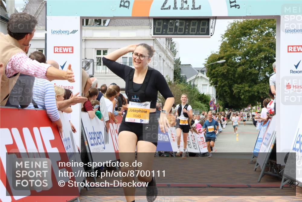 31.08.2025 - 21. Blankeneser Heldenlauf Strokosch-Dieckow http://msf.ph/oto/8700111 31.08.2025 12:40:21 Ziel 5449, 5351, 5645 meine-sportfotos.de