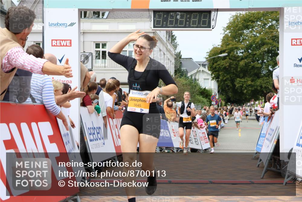 31.08.2025 - 21. Blankeneser Heldenlauf Strokosch-Dieckow http://msf.ph/oto/8700113 31.08.2025 12:40:21 Ziel 5449, 5351, 5645 meine-sportfotos.de