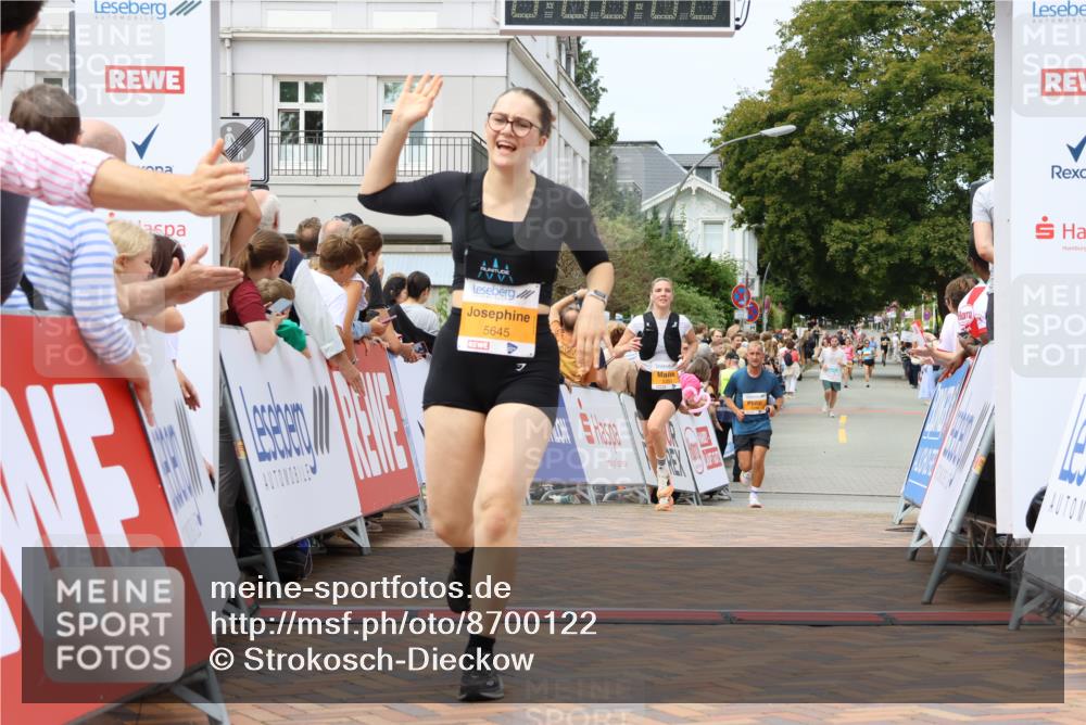 31.08.2025 - 21. Blankeneser Heldenlauf Strokosch-Dieckow http://msf.ph/oto/8700122 31.08.2025 12:40:20 Ziel 5449, 5693, 5351, 5645 meine-sportfotos.de