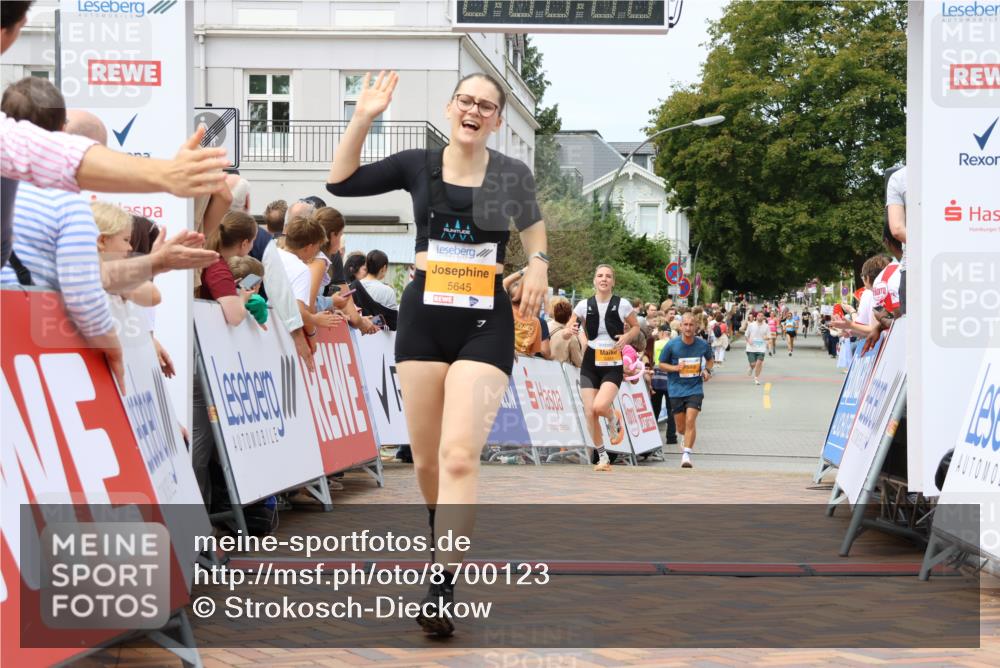 31.08.2025 - 21. Blankeneser Heldenlauf Strokosch-Dieckow http://msf.ph/oto/8700123 31.08.2025 12:40:20 Ziel 5449, 5693, 5351, 5645 meine-sportfotos.de