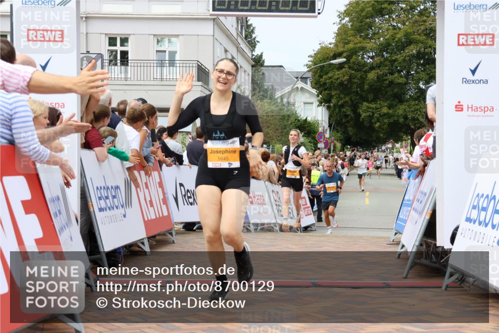 31.08.2025 - 21. Blankeneser Heldenlauf Strokosch-Dieckow http://msf.ph/oto/8700129 31.08.2025 12:40:20 Ziel 5449, 5693, 5351, 5645 meine-sportfotos.de