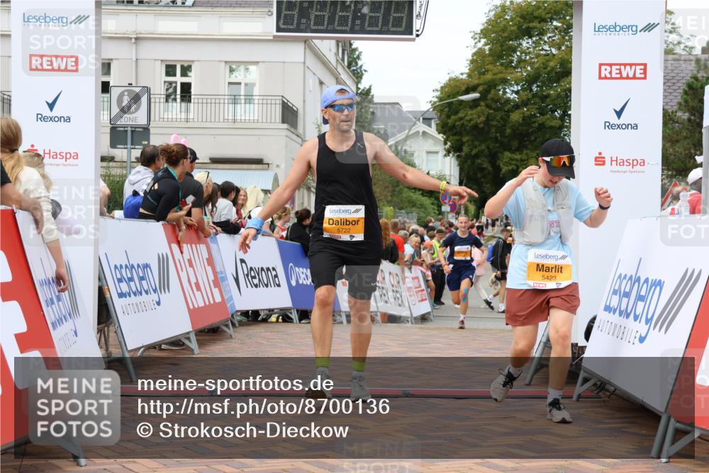 31.08.2025 - 21. Blankeneser Heldenlauf Strokosch-Dieckow http://msf.ph/oto/8700136 31.08.2025 12:52:56 Ziel 5423, 5373, 5722 meine-sportfotos.de
