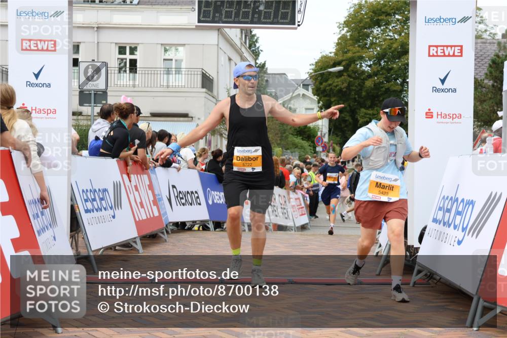 31.08.2025 - 21. Blankeneser Heldenlauf Strokosch-Dieckow http://msf.ph/oto/8700138 31.08.2025 12:52:56 Ziel 5423, 5373, 5722 meine-sportfotos.de