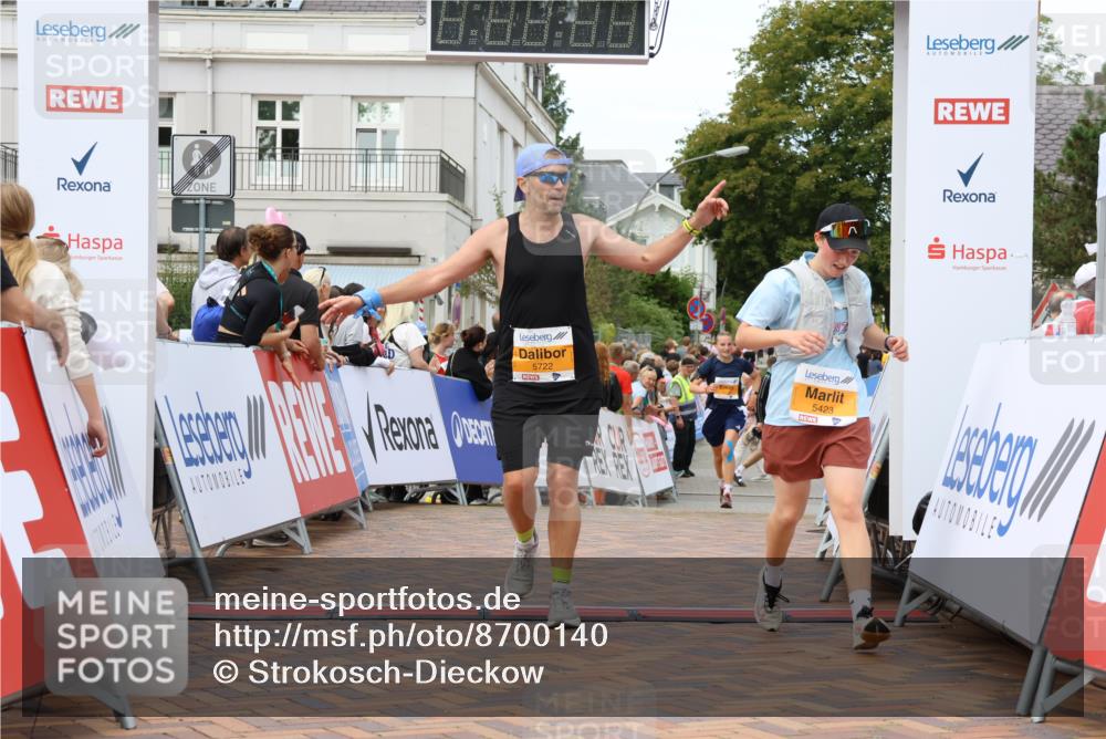 31.08.2025 - 21. Blankeneser Heldenlauf Strokosch-Dieckow http://msf.ph/oto/8700140 31.08.2025 12:52:56 Ziel 5423, 5373, 5722 meine-sportfotos.de