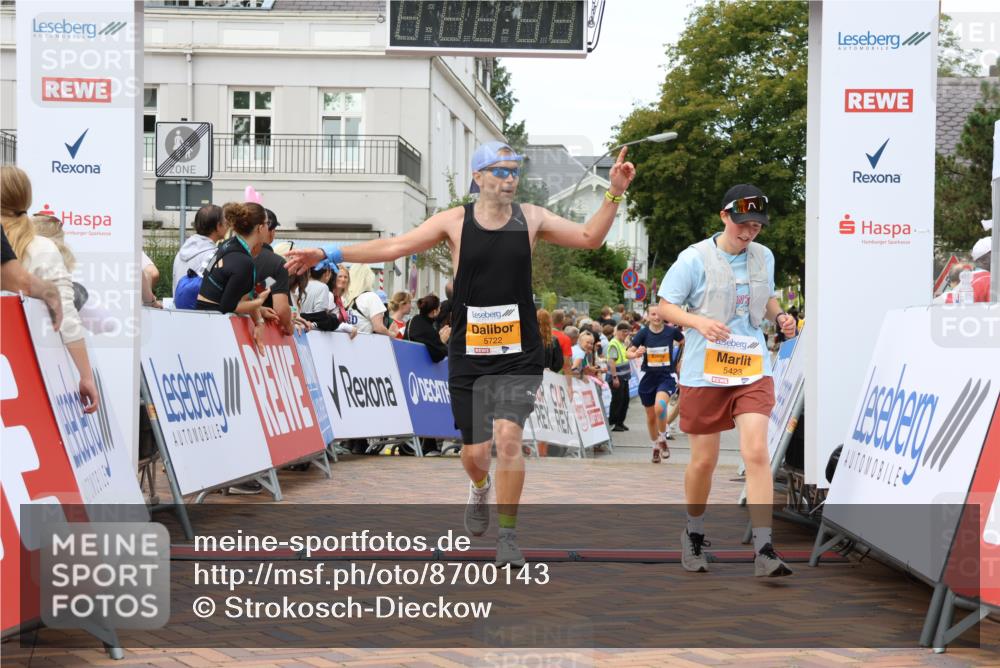31.08.2025 - 21. Blankeneser Heldenlauf Strokosch-Dieckow http://msf.ph/oto/8700143 31.08.2025 12:52:56 Ziel 5423, 5373, 5722 meine-sportfotos.de