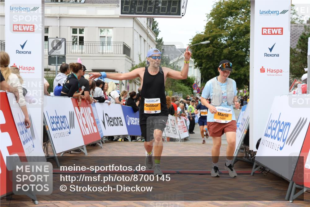 31.08.2025 - 21. Blankeneser Heldenlauf Strokosch-Dieckow http://msf.ph/oto/8700145 31.08.2025 12:52:56 Ziel 5423, 5373, 5722 meine-sportfotos.de