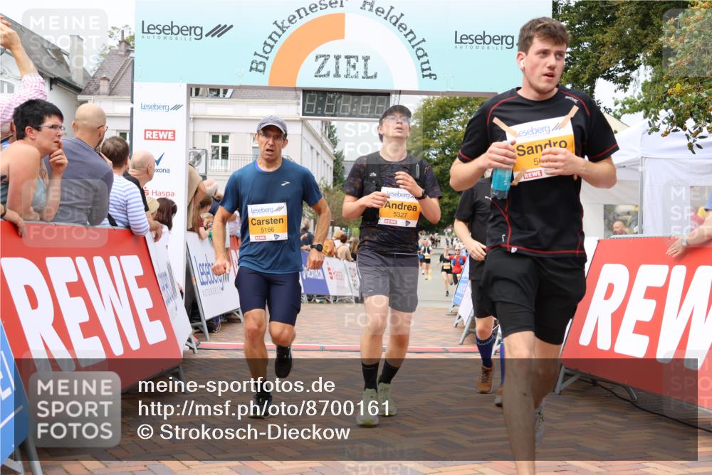 31.08.2025 - 21. Blankeneser Heldenlauf Strokosch-Dieckow http://msf.ph/oto/8700161 31.08.2025 12:40:13 Ziel 5077, 5343, 5693, 5166, 5327, 4317 meine-sportfotos.de