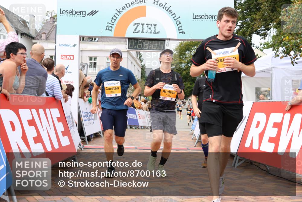31.08.2025 - 21. Blankeneser Heldenlauf Strokosch-Dieckow http://msf.ph/oto/8700163 31.08.2025 12:40:12 Ziel 5077, 5343, 5528, 5693, 5166, 5327, 4317 meine-sportfotos.de