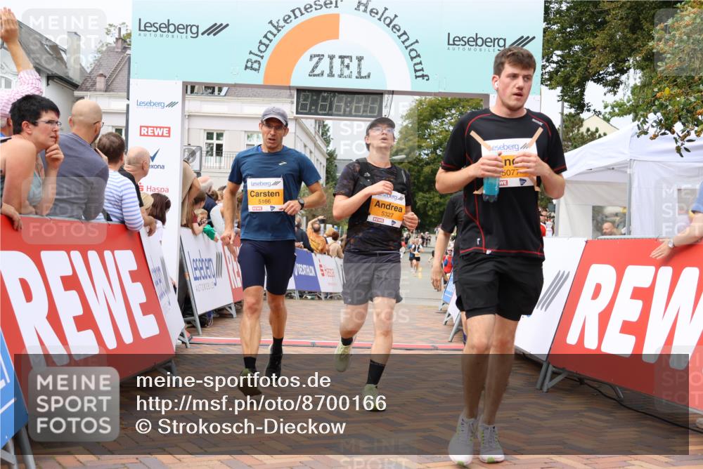 31.08.2025 - 21. Blankeneser Heldenlauf Strokosch-Dieckow http://msf.ph/oto/8700166 31.08.2025 12:40:12 Ziel 5077, 5343, 5528, 5693, 5166, 5327, 4317 meine-sportfotos.de