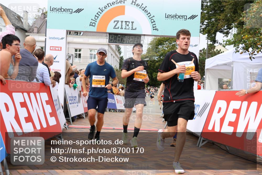 31.08.2025 - 21. Blankeneser Heldenlauf Strokosch-Dieckow http://msf.ph/oto/8700170 31.08.2025 12:40:12 Ziel 5077, 5343, 5528, 5693, 5166, 5327, 4317 meine-sportfotos.de