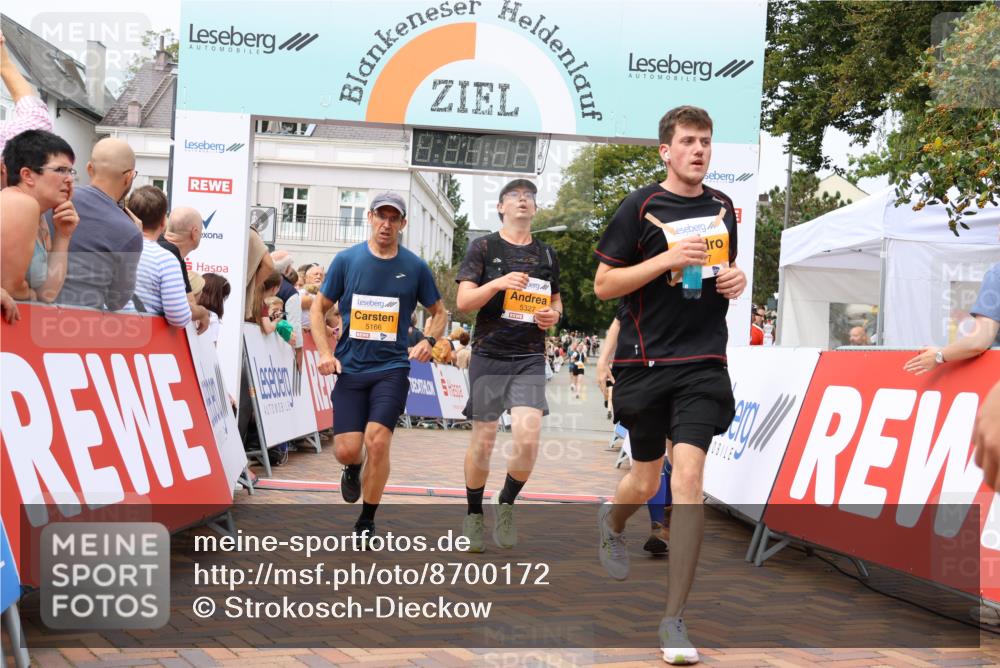 31.08.2025 - 21. Blankeneser Heldenlauf Strokosch-Dieckow http://msf.ph/oto/8700172 31.08.2025 12:40:12 Ziel 5077, 5343, 5528, 5693, 5166, 5327, 4317 meine-sportfotos.de