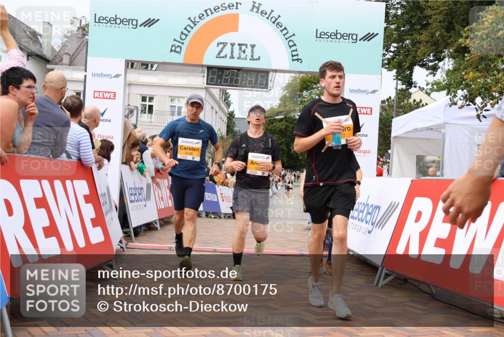 31.08.2025 - 21. Blankeneser Heldenlauf Strokosch-Dieckow http://msf.ph/oto/8700175 31.08.2025 12:40:12 Ziel 5077, 5343, 5528, 5693, 5166, 5327, 4317 meine-sportfotos.de