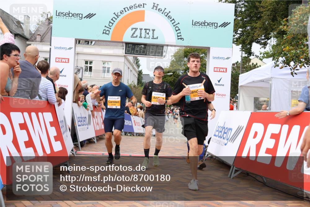 31.08.2025 - 21. Blankeneser Heldenlauf Strokosch-Dieckow http://msf.ph/oto/8700180 31.08.2025 12:40:12 Ziel 5077, 5343, 5528, 5693, 5166, 5327, 4317 meine-sportfotos.de