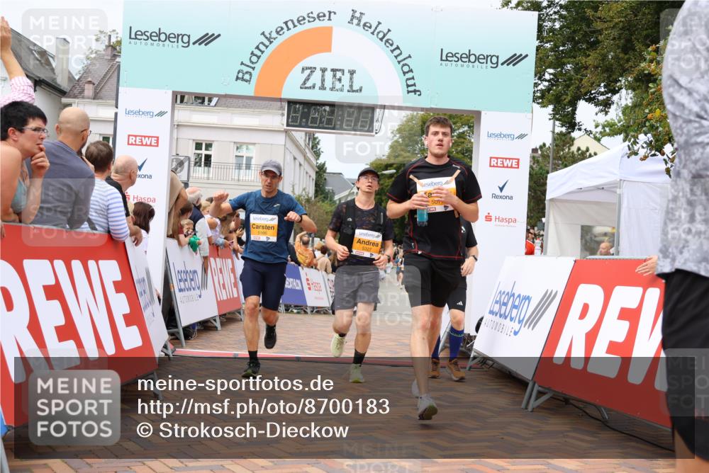 31.08.2025 - 21. Blankeneser Heldenlauf Strokosch-Dieckow http://msf.ph/oto/8700183 31.08.2025 12:40:12 Ziel 5077, 5343, 5528, 5693, 5166, 5327, 4317 meine-sportfotos.de