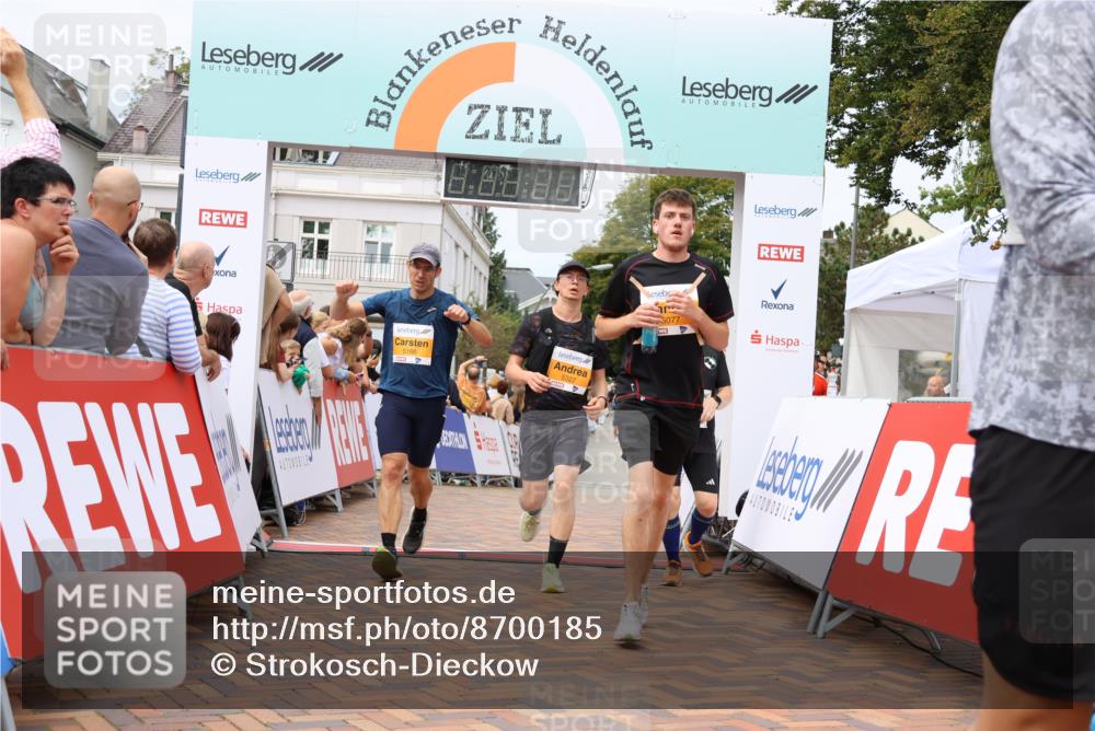 31.08.2025 - 21. Blankeneser Heldenlauf Strokosch-Dieckow http://msf.ph/oto/8700185 31.08.2025 12:40:12 Ziel 5077, 5343, 5528, 5693, 5166, 5327, 4317 meine-sportfotos.de