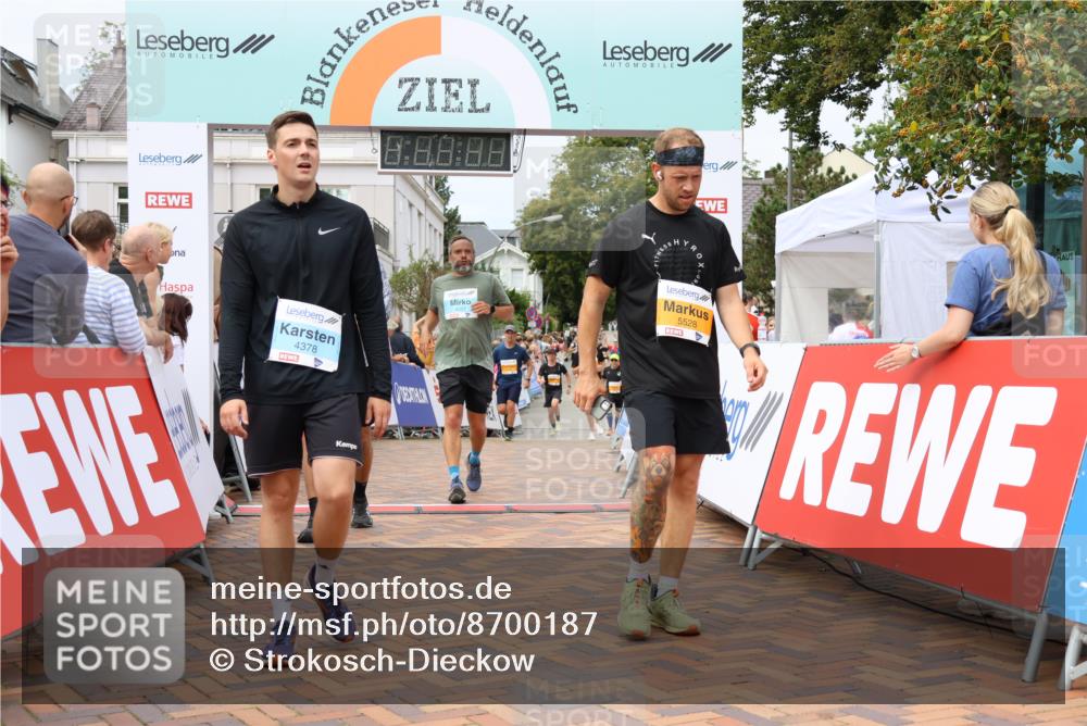 31.08.2025 - 21. Blankeneser Heldenlauf Strokosch-Dieckow http://msf.ph/oto/8700187 31.08.2025 12:40:07 Ziel 5756, 5077, 5343, 5528, 5166, 5327, 4378, 4317 meine-sportfotos.de