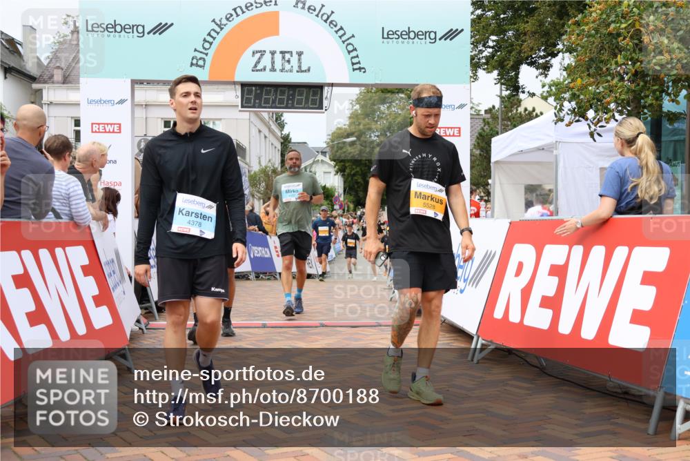 31.08.2025 - 21. Blankeneser Heldenlauf Strokosch-Dieckow http://msf.ph/oto/8700188 31.08.2025 12:40:07 Ziel 5756, 5077, 5343, 5528, 5166, 5327, 4378, 4317 meine-sportfotos.de