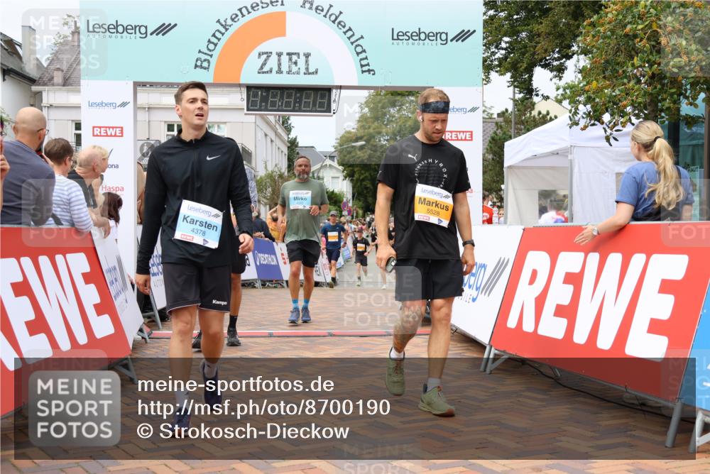 31.08.2025 - 21. Blankeneser Heldenlauf Strokosch-Dieckow http://msf.ph/oto/8700190 31.08.2025 12:40:07 Ziel 5756, 5077, 5343, 5528, 5166, 5327, 4378, 4317 meine-sportfotos.de