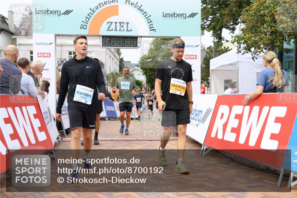 31.08.2025 - 21. Blankeneser Heldenlauf Strokosch-Dieckow http://msf.ph/oto/8700192 31.08.2025 12:40:06 Ziel 5756, 5343, 5528, 4378, 4317 meine-sportfotos.de