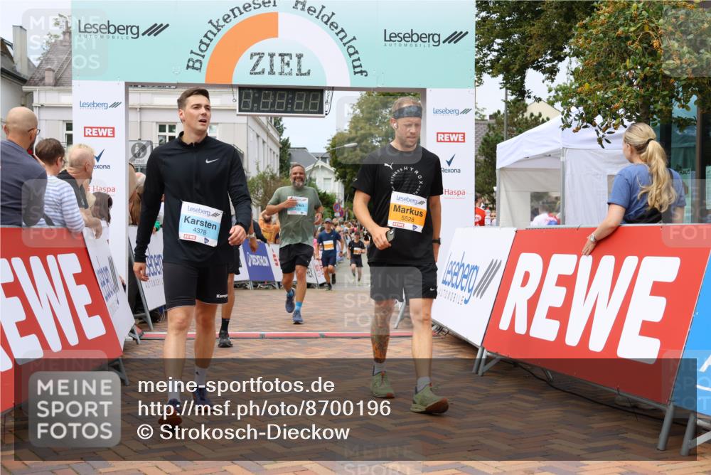 31.08.2025 - 21. Blankeneser Heldenlauf Strokosch-Dieckow http://msf.ph/oto/8700196 31.08.2025 12:40:06 Ziel 5756, 5343, 5528, 4378, 4317 meine-sportfotos.de