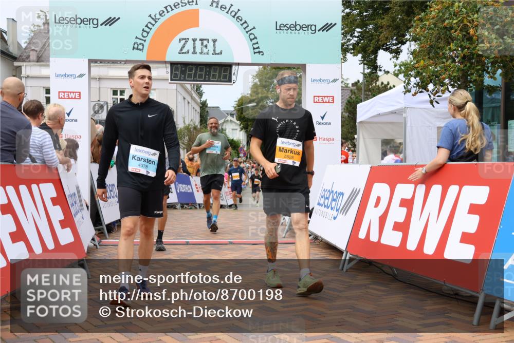 31.08.2025 - 21. Blankeneser Heldenlauf Strokosch-Dieckow http://msf.ph/oto/8700198 31.08.2025 12:40:06 Ziel 5756, 5343, 5528, 4378, 4317 meine-sportfotos.de