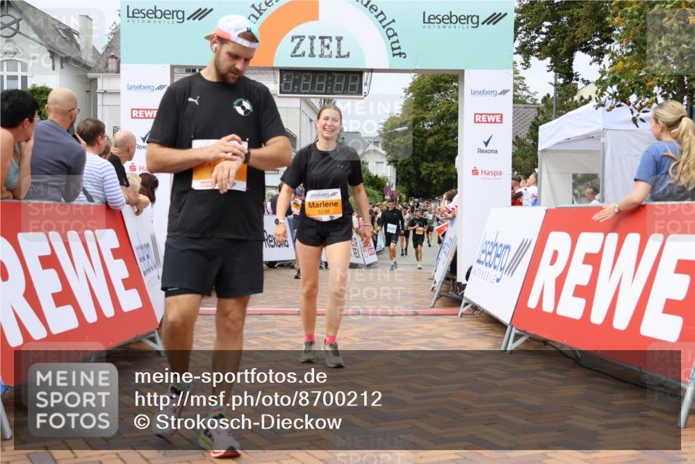 31.08.2025 - 21. Blankeneser Heldenlauf Strokosch-Dieckow http://msf.ph/oto/8700212 31.08.2025 12:39:57 Ziel 5838, 5756, 5538 meine-sportfotos.de