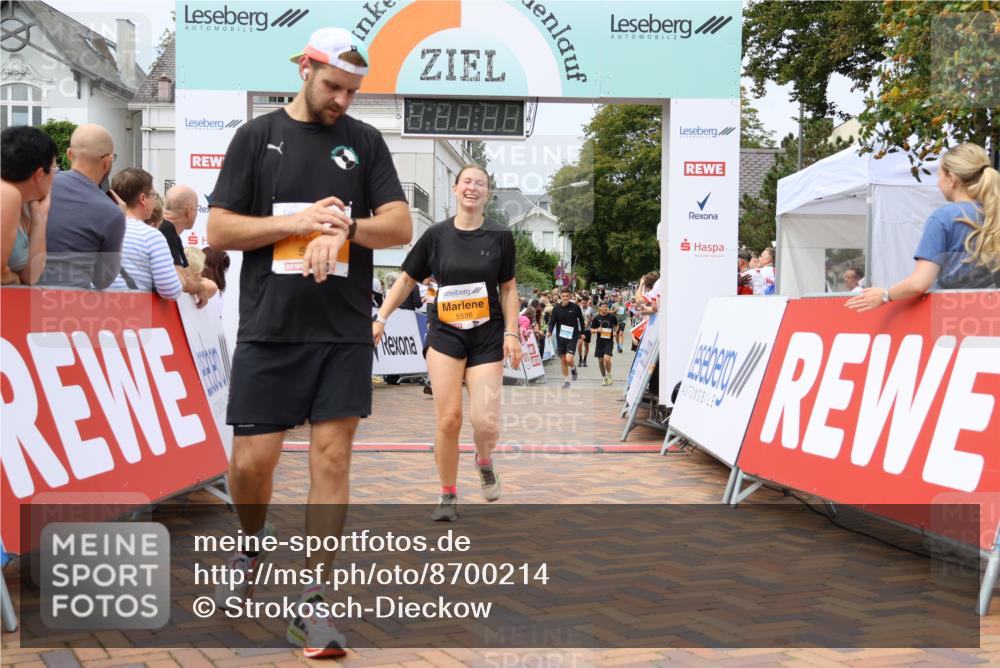 31.08.2025 - 21. Blankeneser Heldenlauf Strokosch-Dieckow http://msf.ph/oto/8700214 31.08.2025 12:39:57 Ziel 5838, 5756, 5538 meine-sportfotos.de