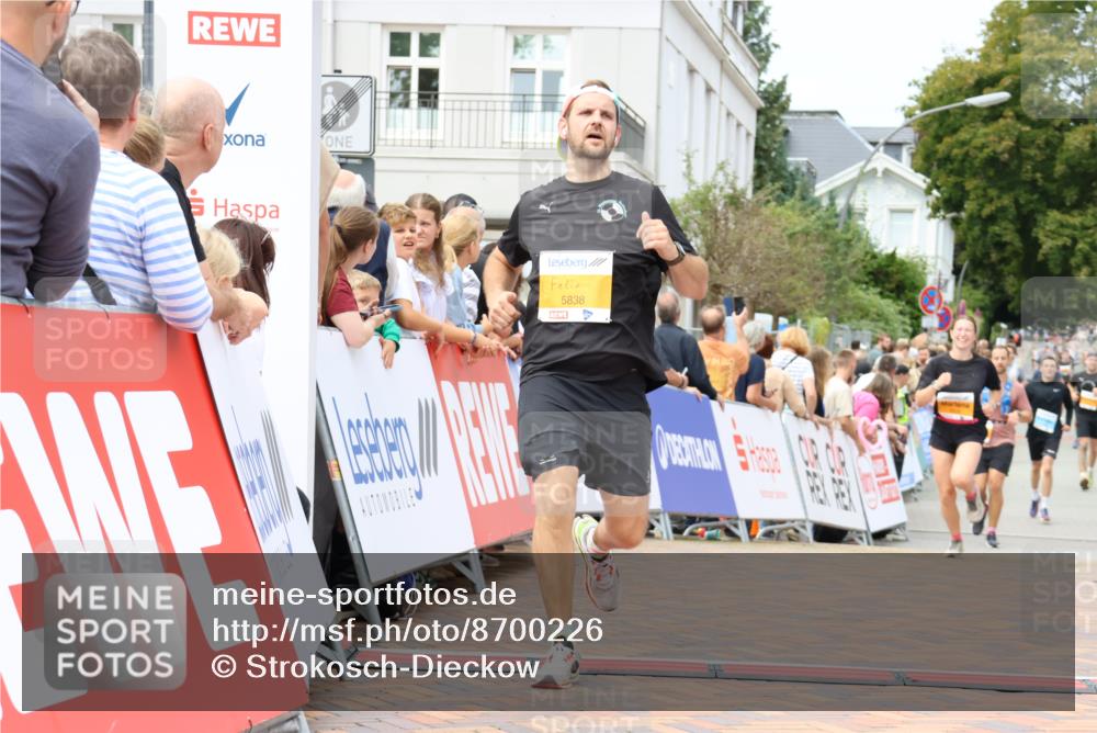 31.08.2025 - 21. Blankeneser Heldenlauf Strokosch-Dieckow http://msf.ph/oto/8700226 31.08.2025 12:39:53 Ziel 5838, 5538 meine-sportfotos.de
