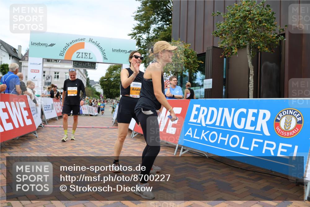 31.08.2025 - 21. Blankeneser Heldenlauf Strokosch-Dieckow http://msf.ph/oto/8700227 31.08.2025 12:52:14 Ziel 5202, 5760, 5761, 5419 meine-sportfotos.de