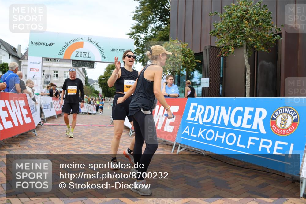 31.08.2025 - 21. Blankeneser Heldenlauf Strokosch-Dieckow http://msf.ph/oto/8700232 31.08.2025 12:52:14 Ziel 5202, 5760, 5761, 5419 meine-sportfotos.de