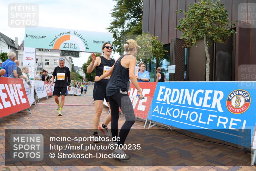 31.08.2025 - 21. Blankeneser Heldenlauf Strokosch-Dieckow http://msf.ph/oto/8700235 31.08.2025 12:52:14 Ziel 5202, 5760, 5761, 5419 meine-sportfotos.de