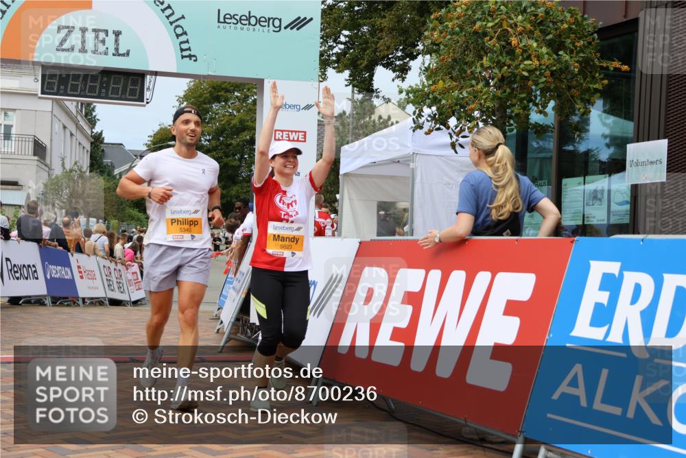 31.08.2025 - 21. Blankeneser Heldenlauf Strokosch-Dieckow http://msf.ph/oto/8700236 31.08.2025 12:39:43 Ziel 5340, 5659, 5623 meine-sportfotos.de