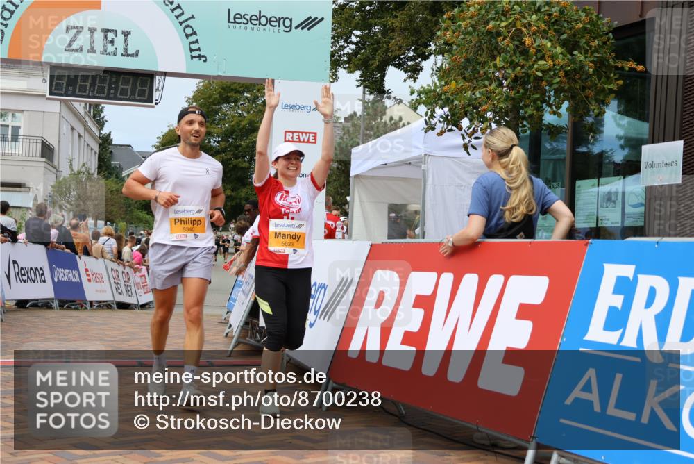 31.08.2025 - 21. Blankeneser Heldenlauf Strokosch-Dieckow http://msf.ph/oto/8700238 31.08.2025 12:39:43 Ziel 5340, 5659, 5623 meine-sportfotos.de