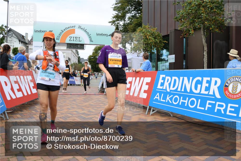 31.08.2025 - 21. Blankeneser Heldenlauf Strokosch-Dieckow http://msf.ph/oto/8700239 31.08.2025 12:52:09 Ziel 5202, 5760, 5761, 5419, 4397 meine-sportfotos.de