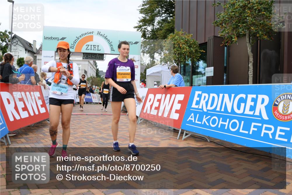 31.08.2025 - 21. Blankeneser Heldenlauf Strokosch-Dieckow http://msf.ph/oto/8700250 31.08.2025 12:52:08 Ziel 5202, 5760, 5761, 5419, 4397 meine-sportfotos.de
