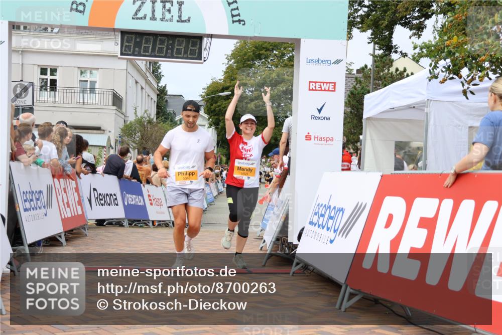 31.08.2025 - 21. Blankeneser Heldenlauf Strokosch-Dieckow http://msf.ph/oto/8700263 31.08.2025 12:39:42 Ziel 5340, 5659, 5623 meine-sportfotos.de